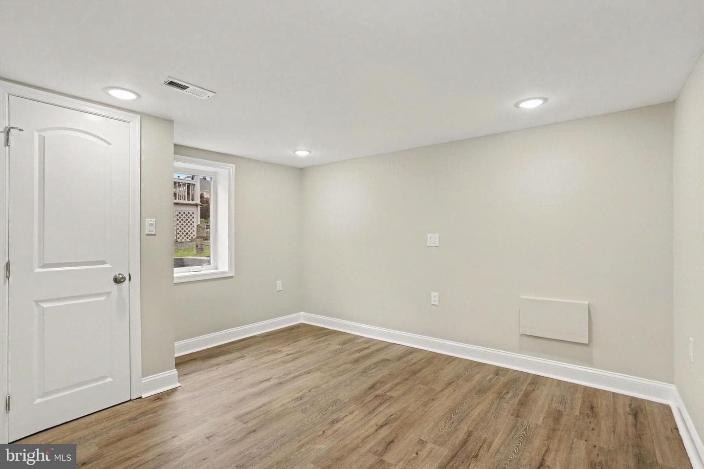 125 Leslie Avenue photo 11