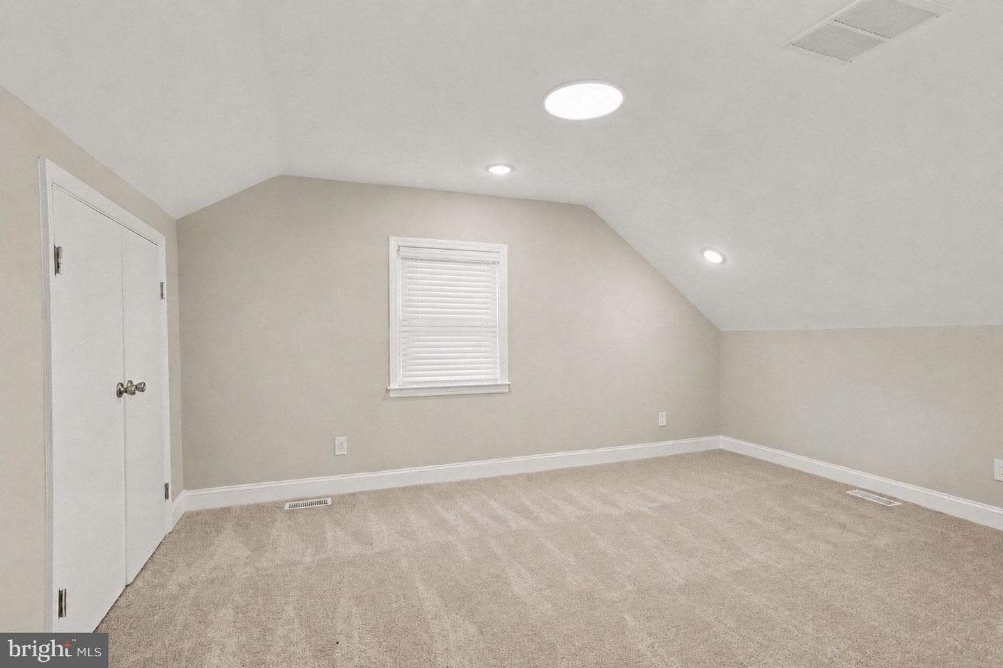 125 Leslie Avenue photo 12