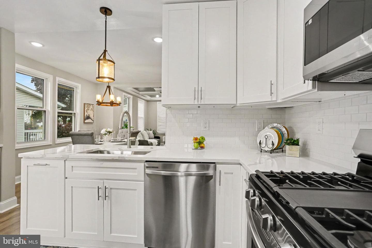 125 Leslie Avenue photo 3
