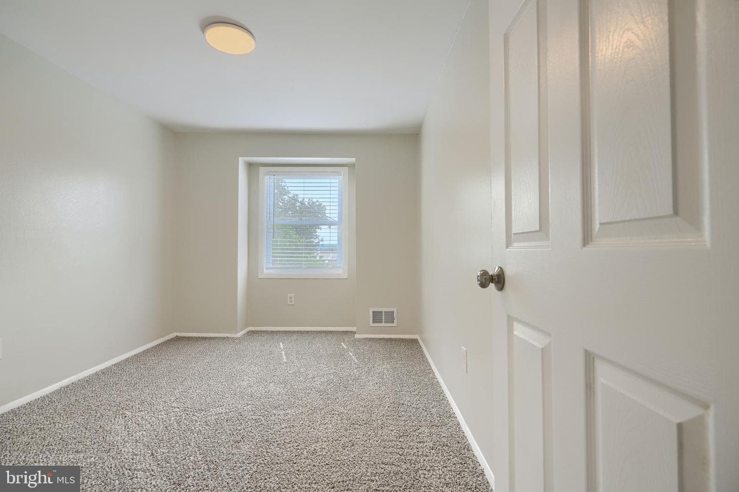 6190 Radecke Avenue photo 24