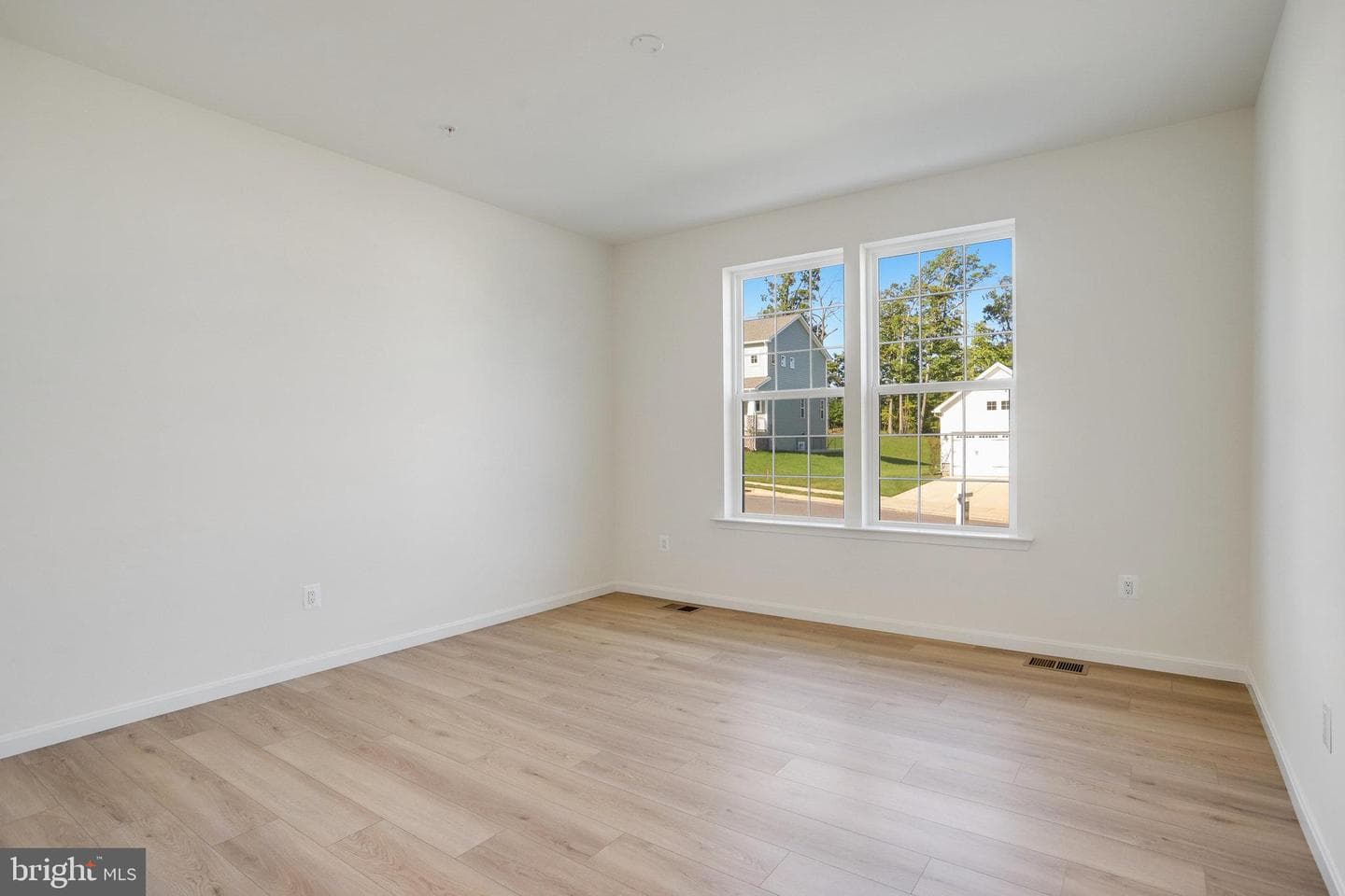 5715 Charlies Way photo 8
