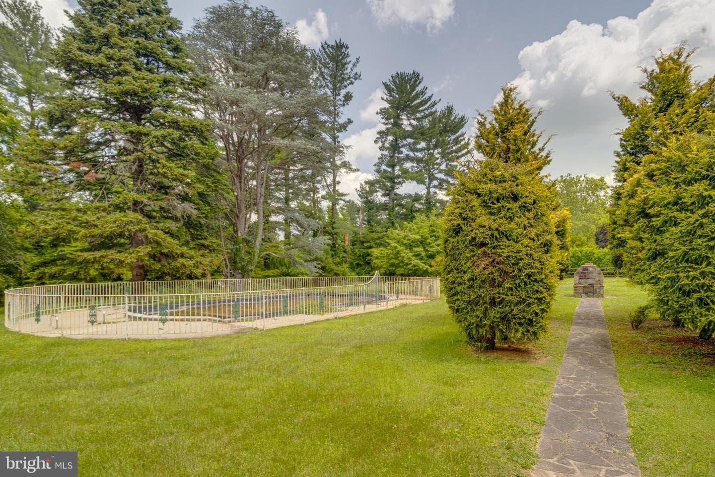 500 Stratford Ct photo 11