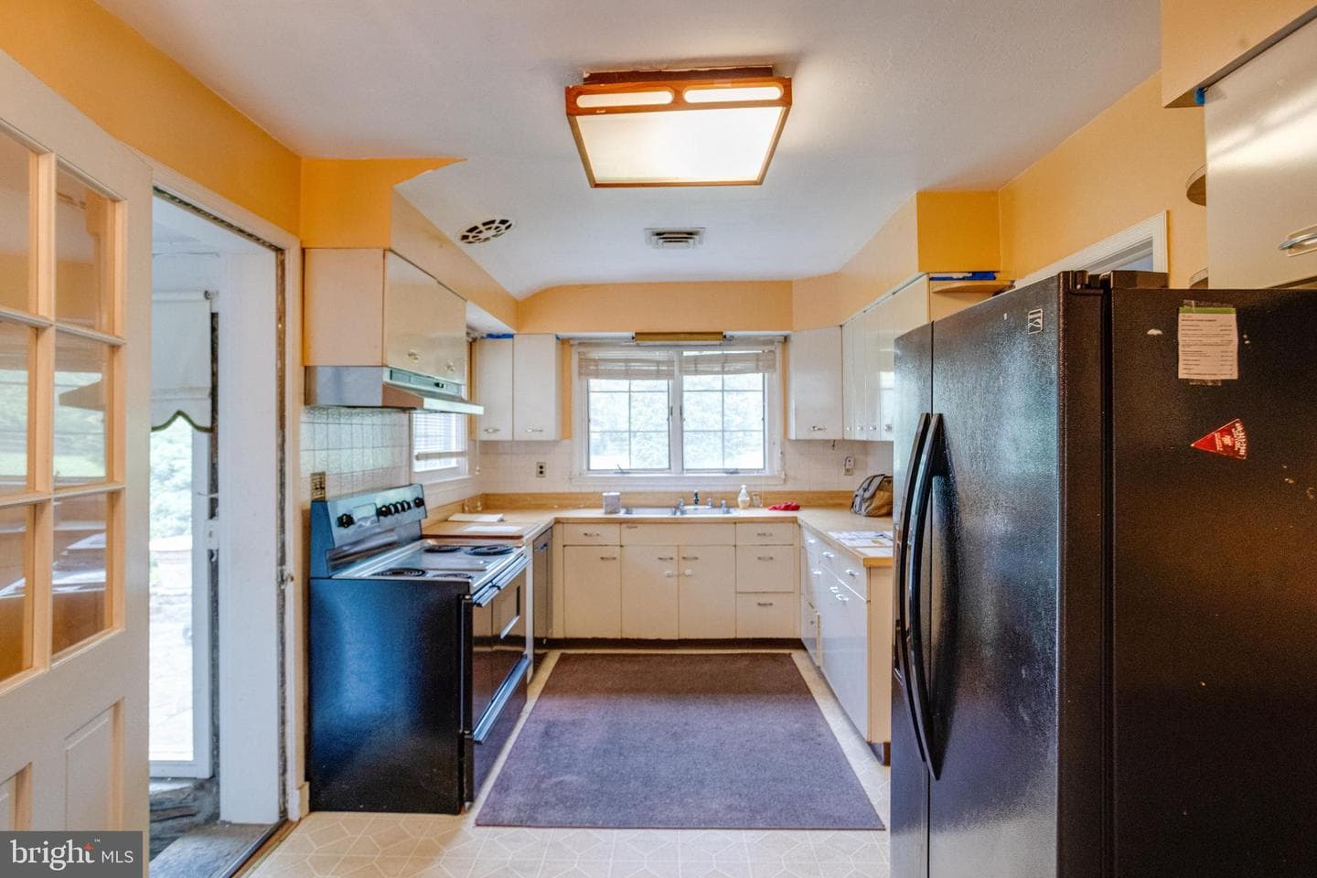 500 Stratford Ct photo 18