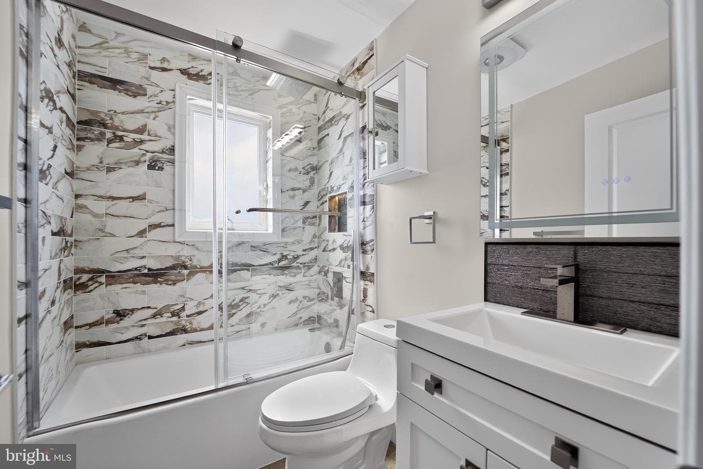 2128 Redthorn photo 16