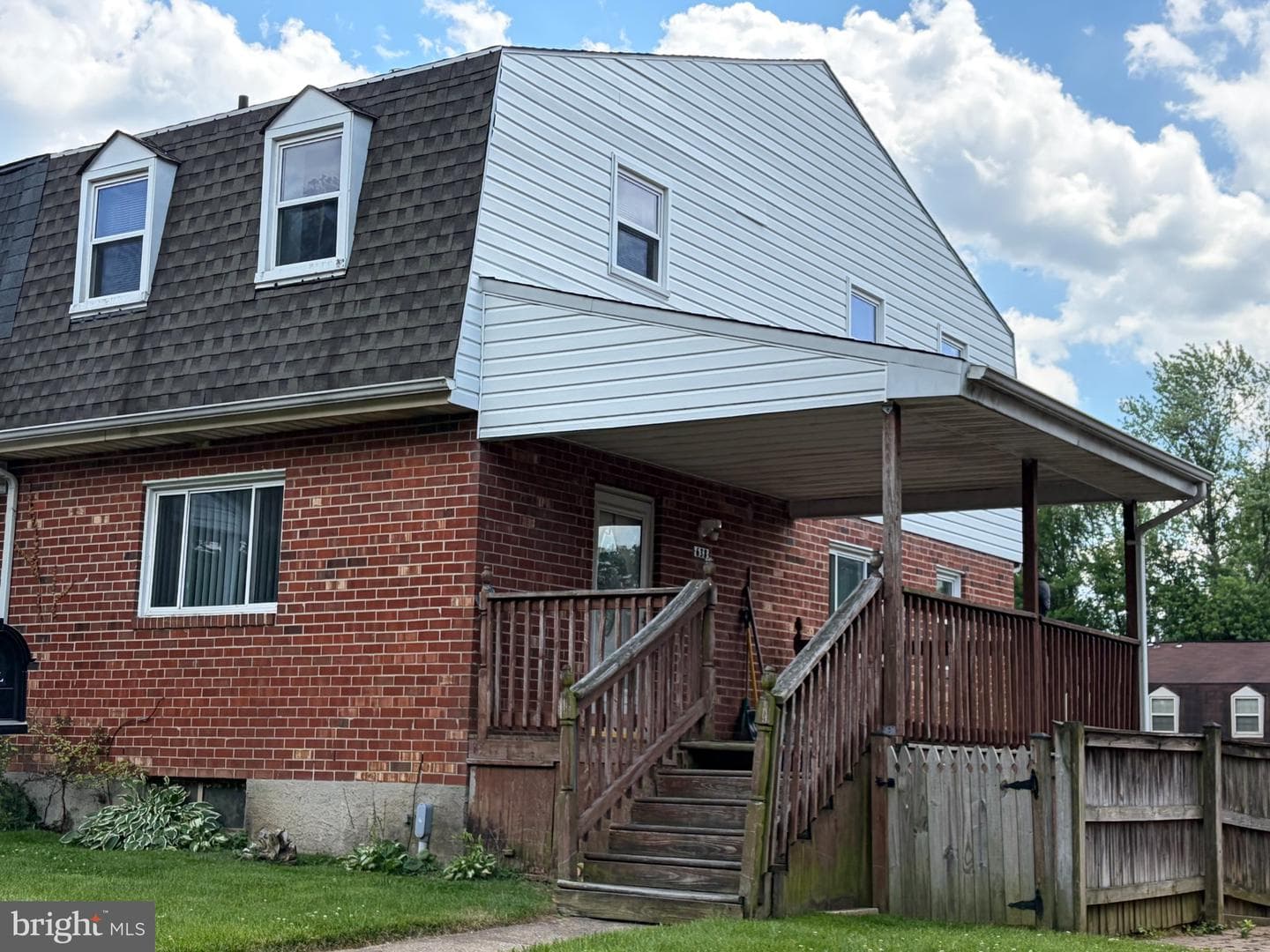 638 Kingston Road photo 2