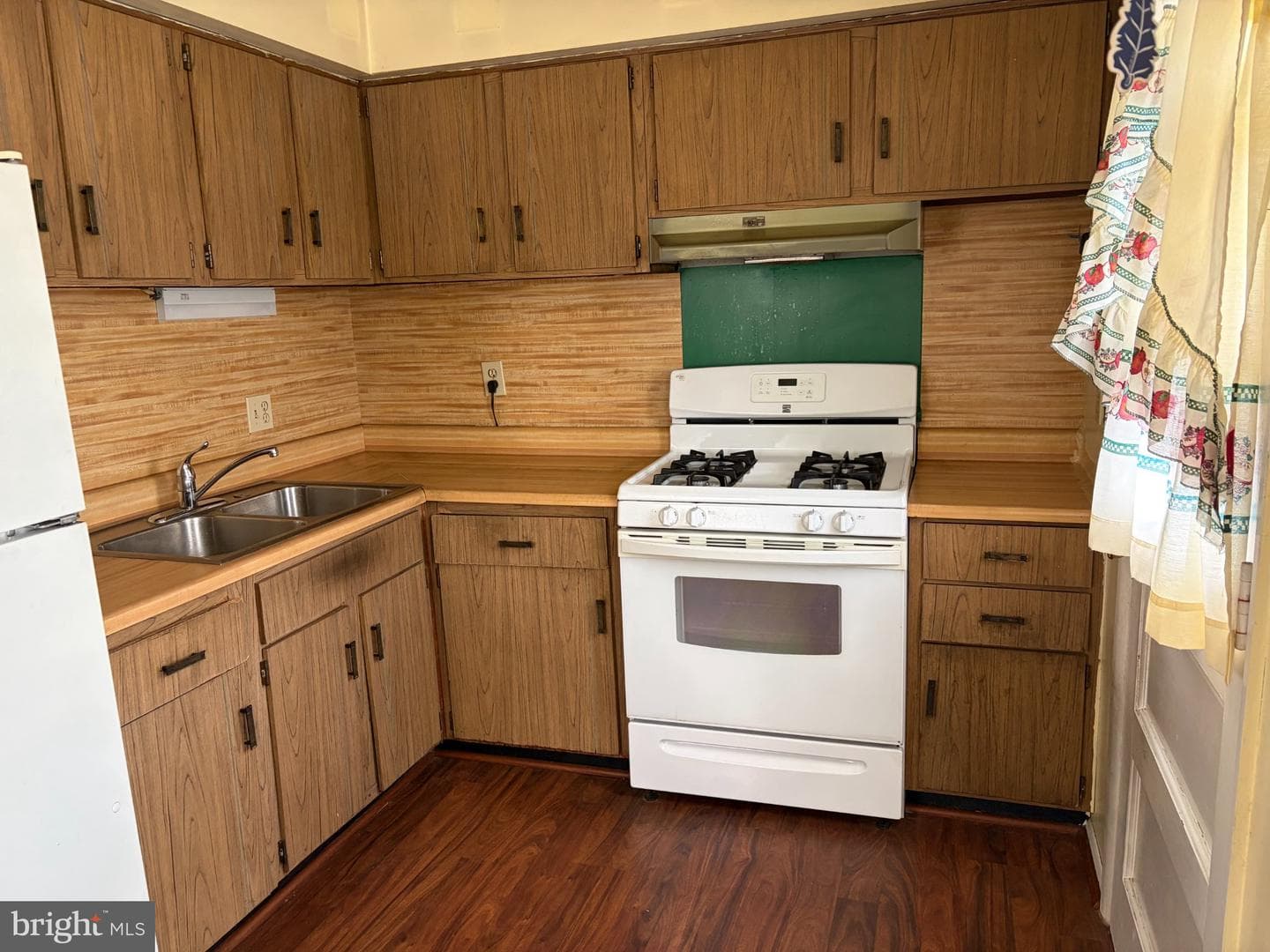 638 Kingston Road photo 7