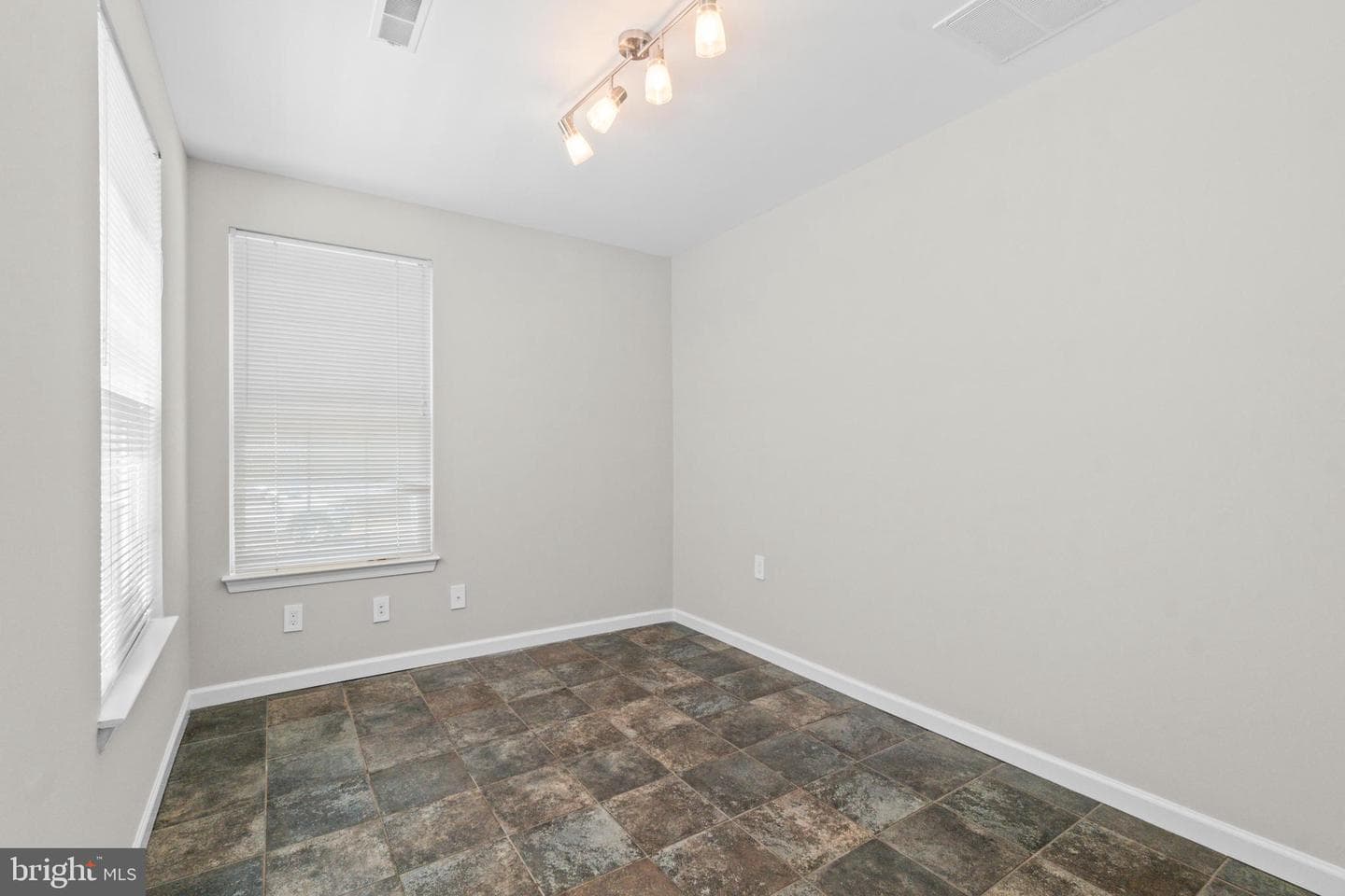519 Ensemble Ct photo 11