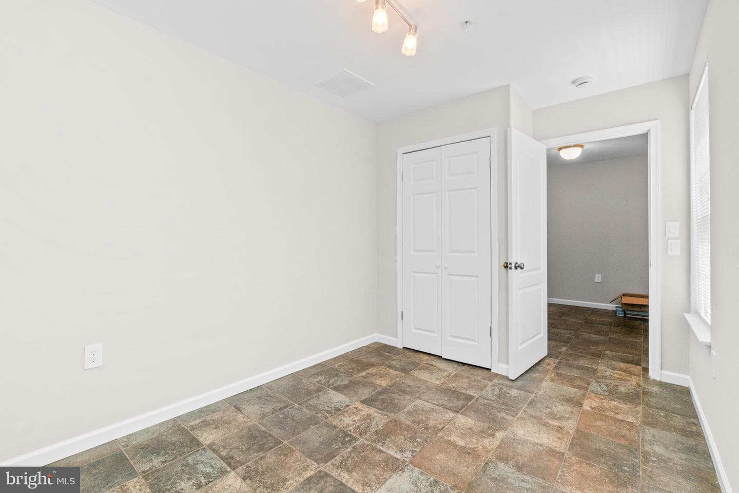 519 Ensemble Ct photo 12