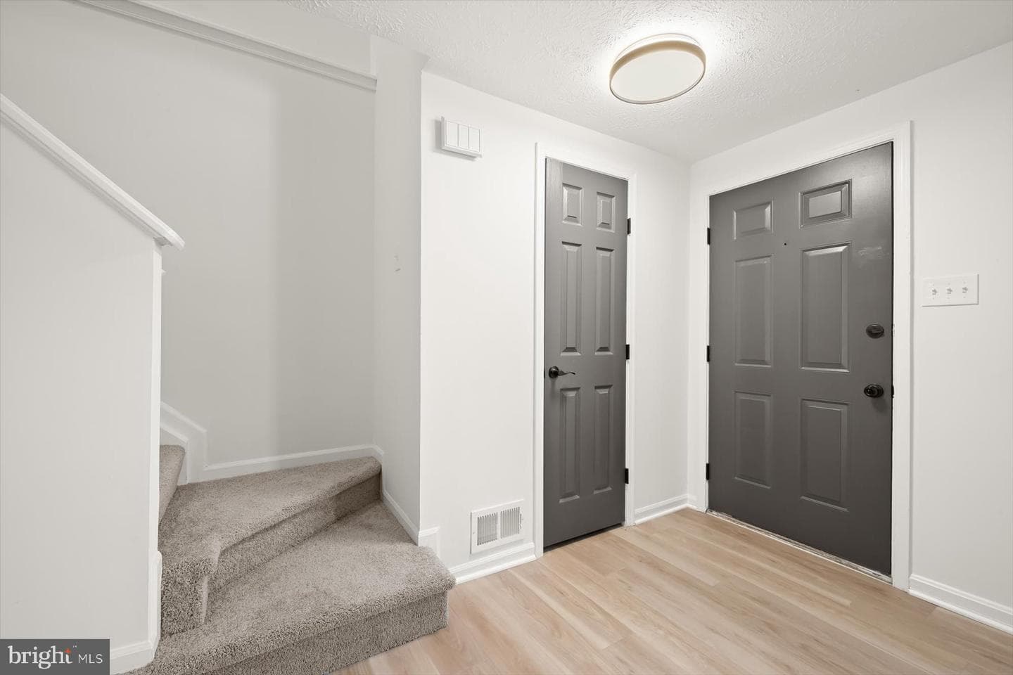 7833 Paddock Way photo 4