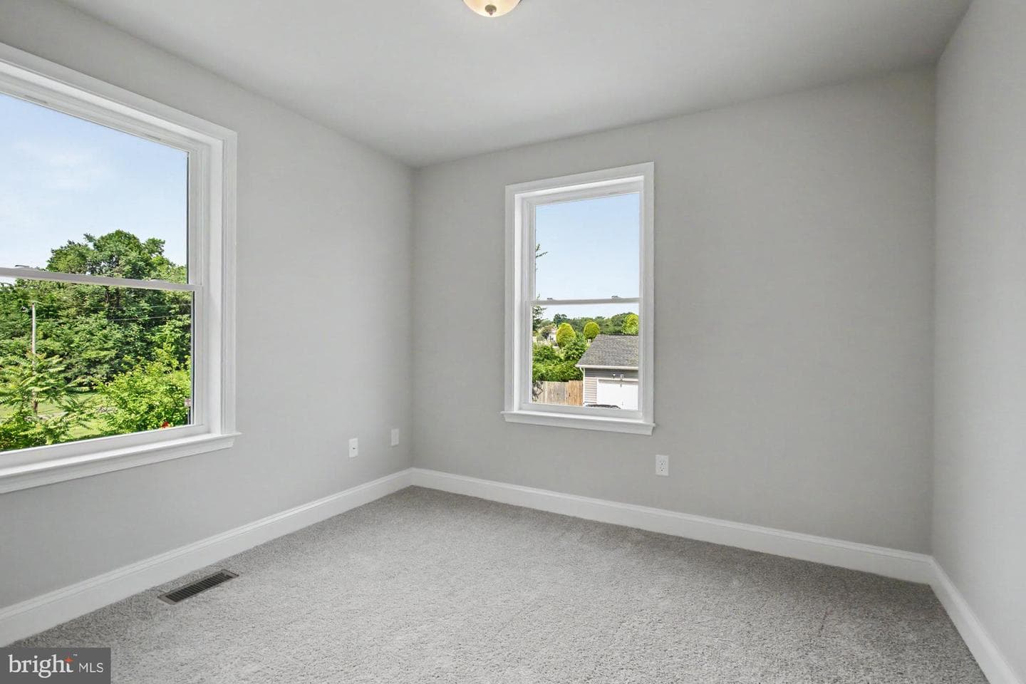 7501 Riddle Avenue photo 29