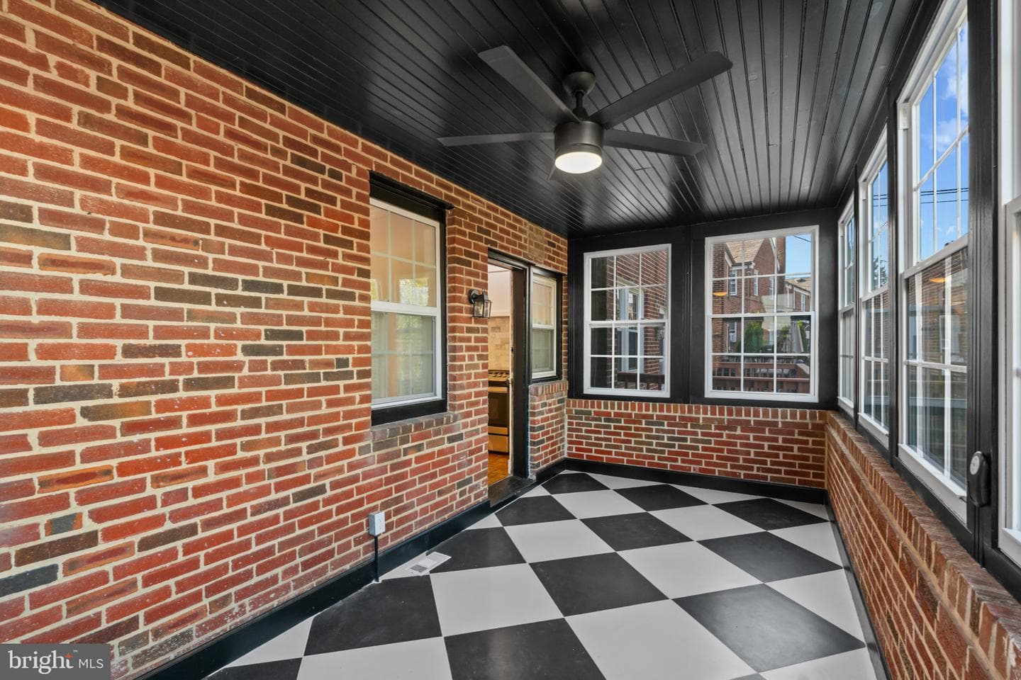 327 Stratford Road photo 12