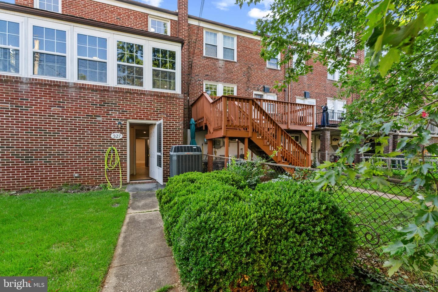 327 Stratford Road photo 28