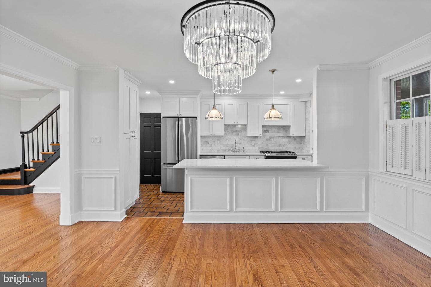 327 Stratford Road photo 8