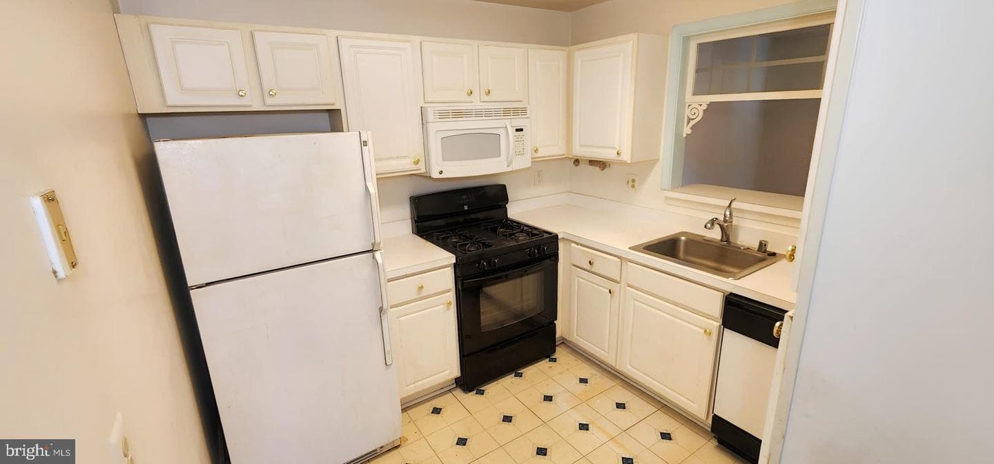 8907 Stone Creek Place #201 photo 4