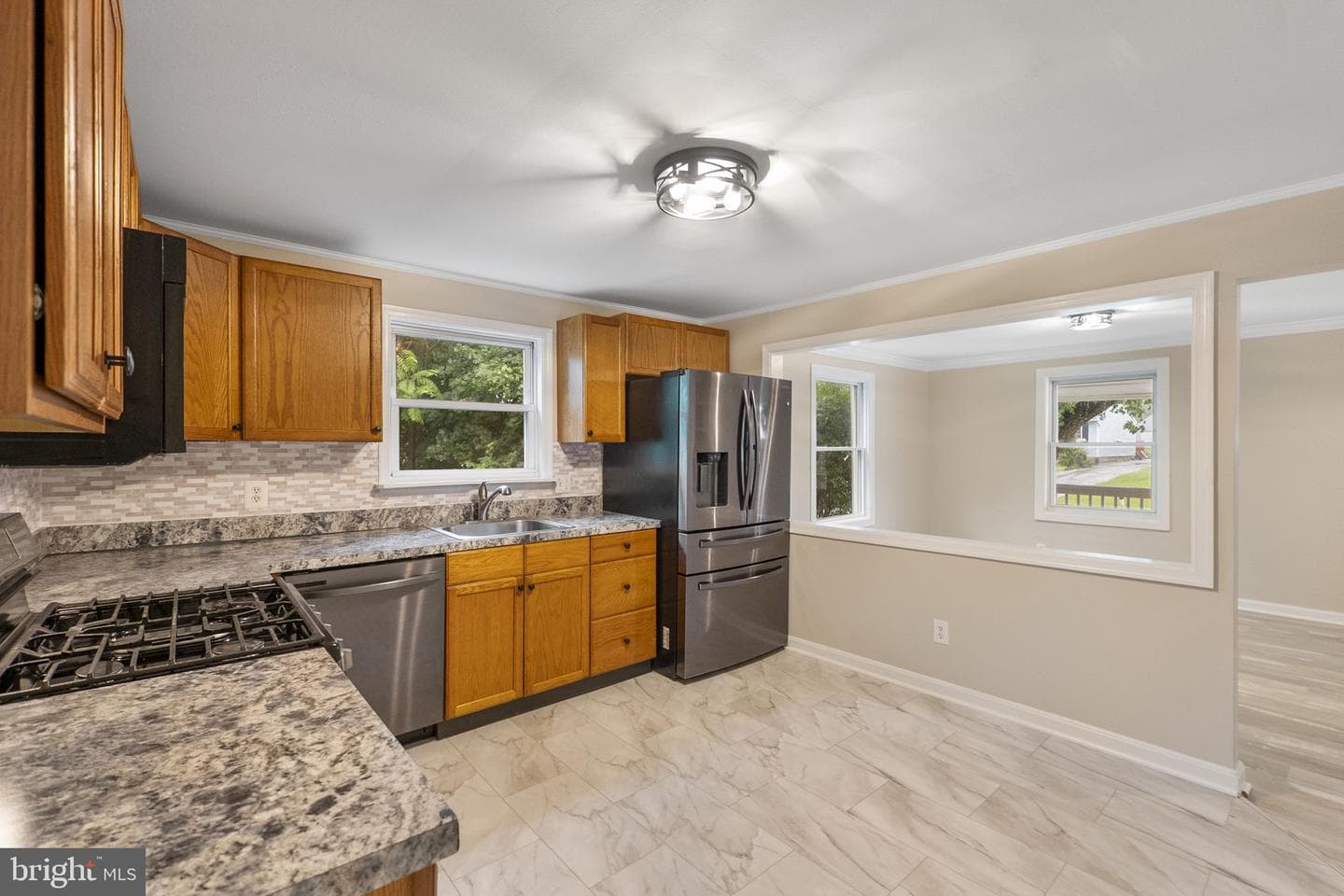 33 Bond Avenue photo 10