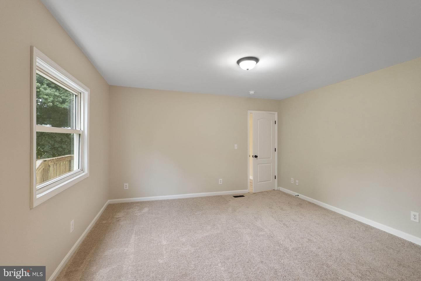 33 Bond Avenue photo 13