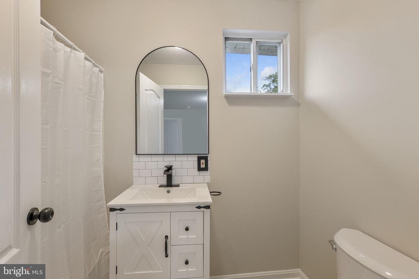 33 Bond Avenue photo 15