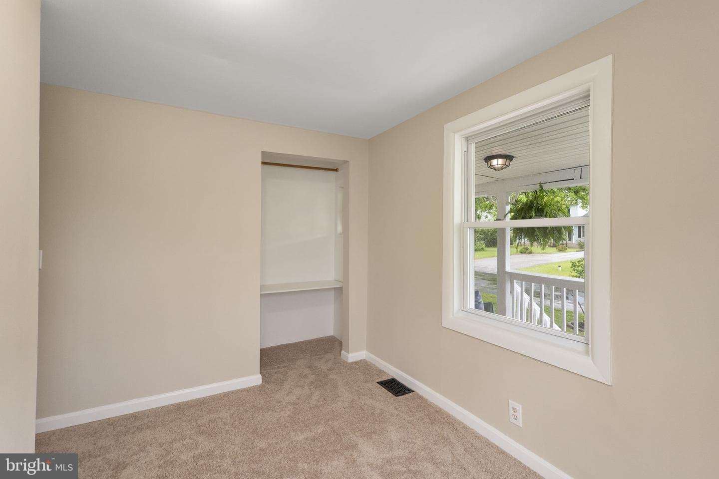 33 Bond Avenue photo 17