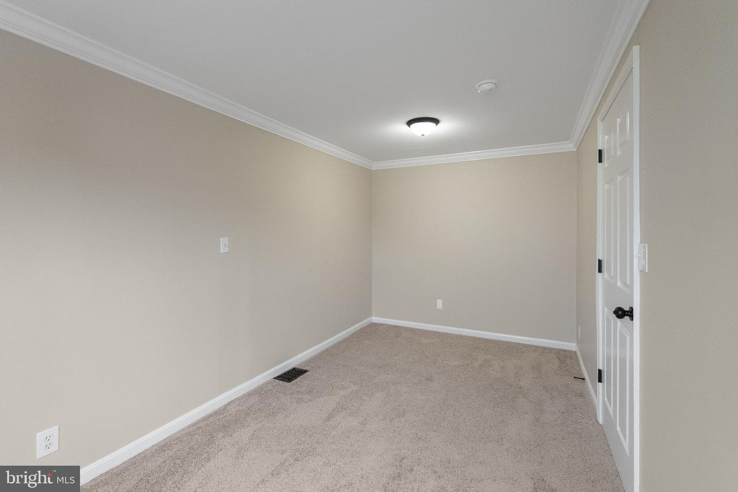 33 Bond Avenue photo 20