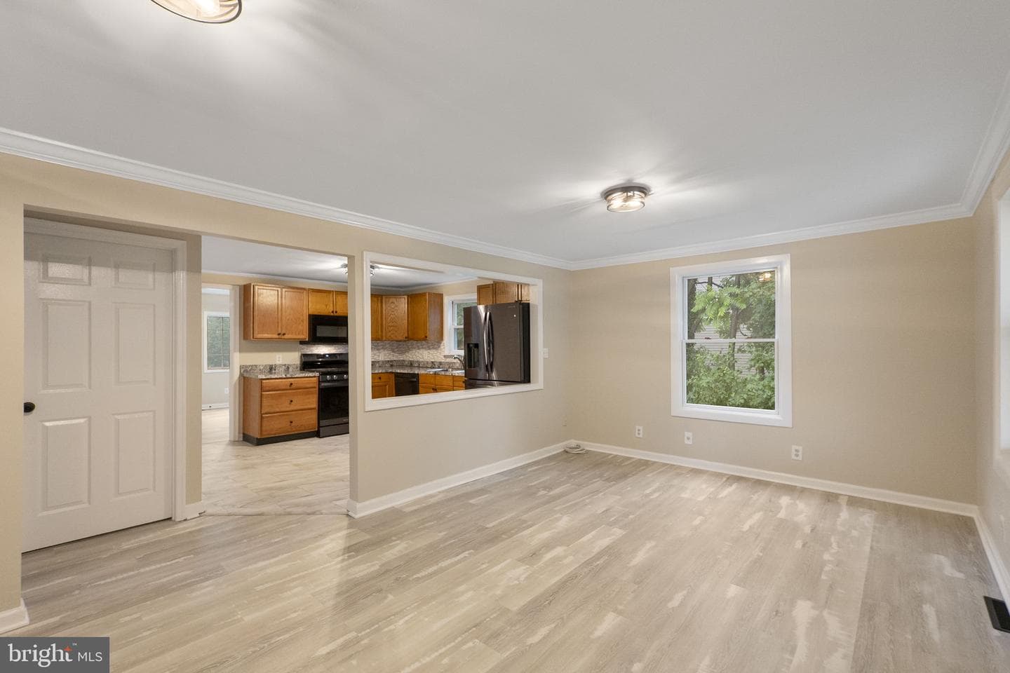 33 Bond Avenue photo 5