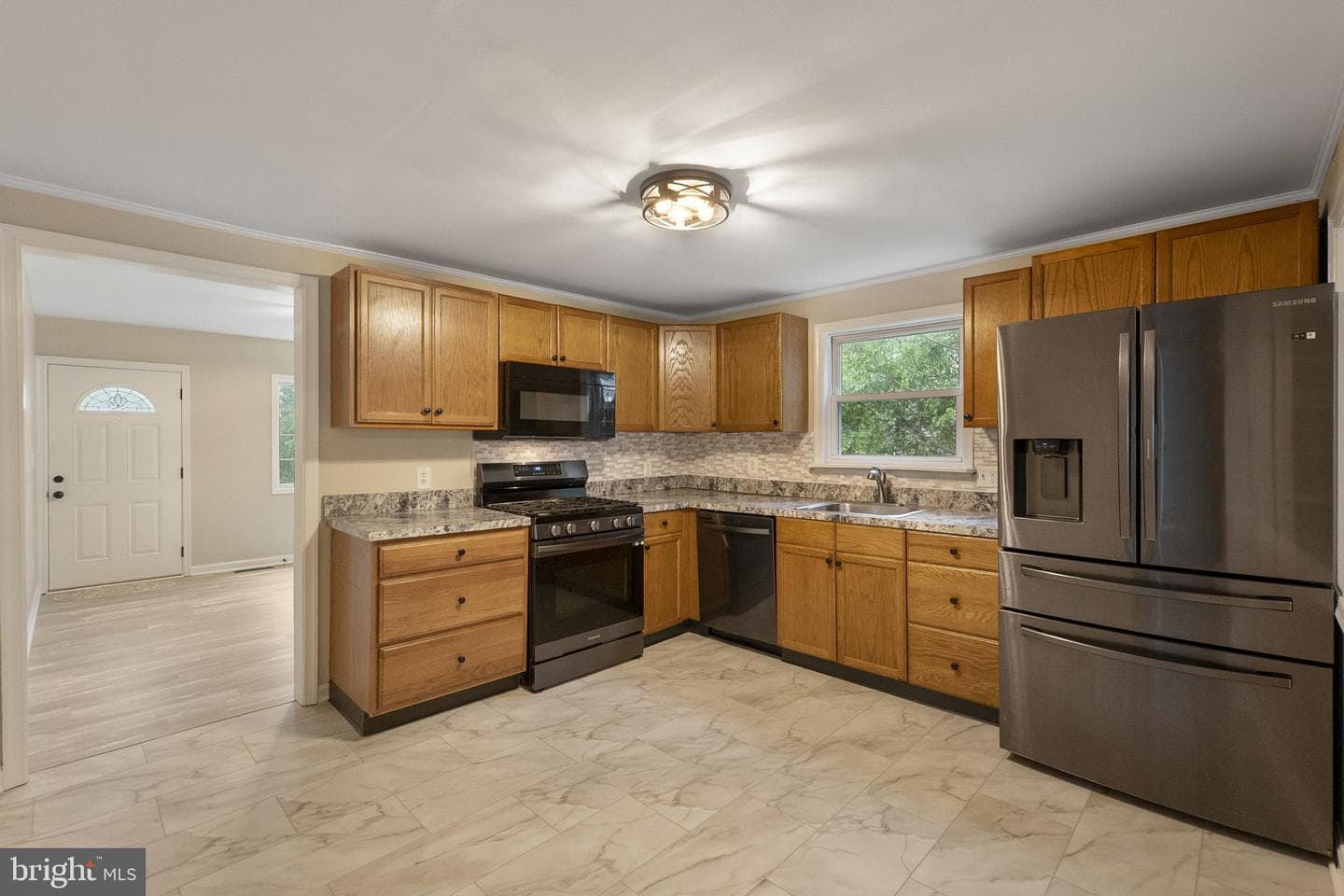 33 Bond Avenue photo 9