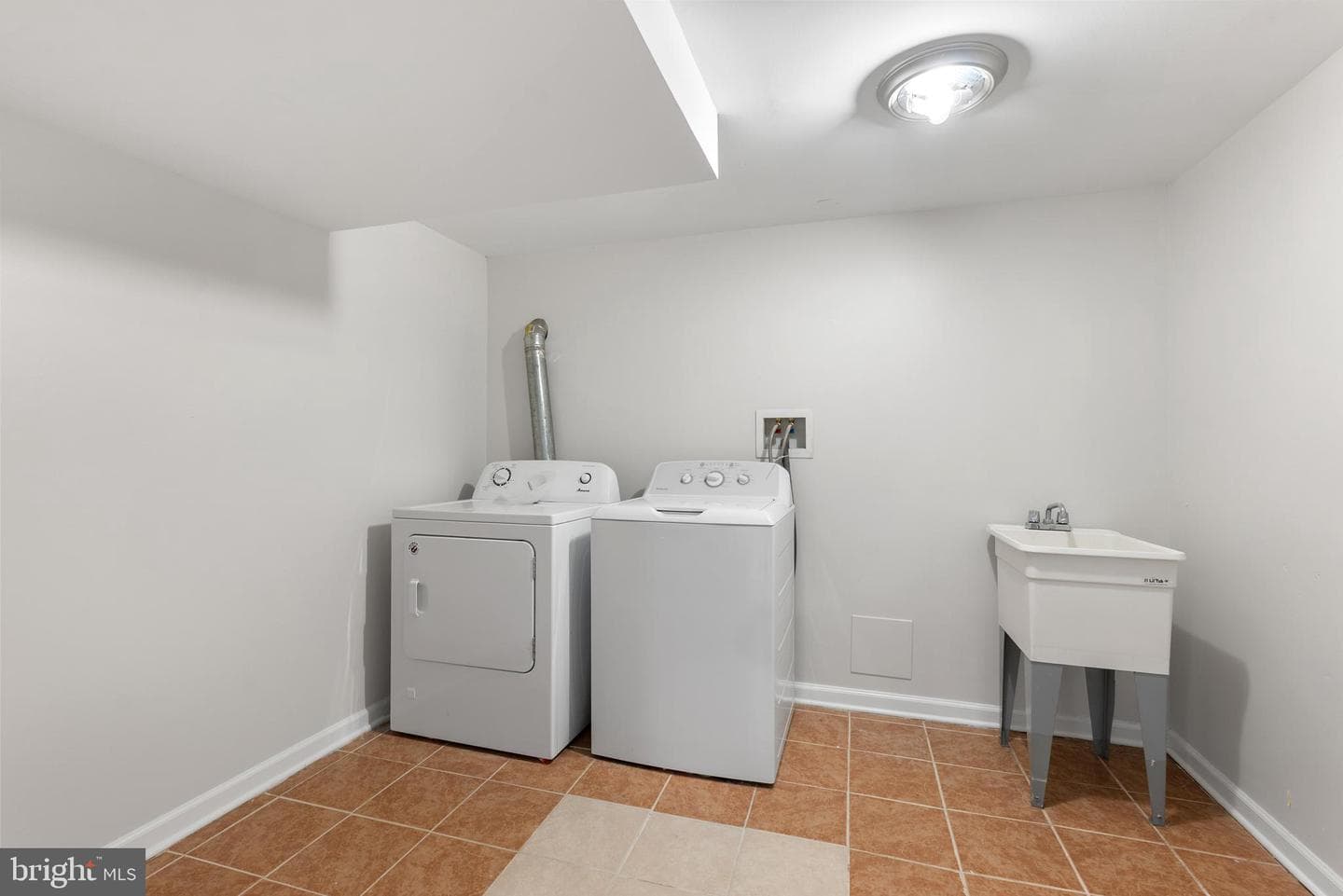 2904 Jomat Avenue photo 40
