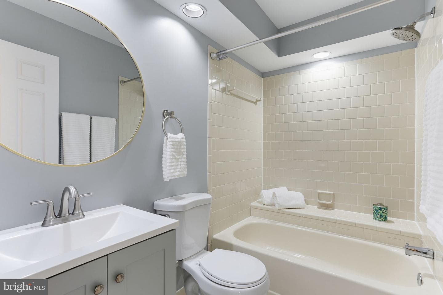 42 Rhodes Pl photo 14