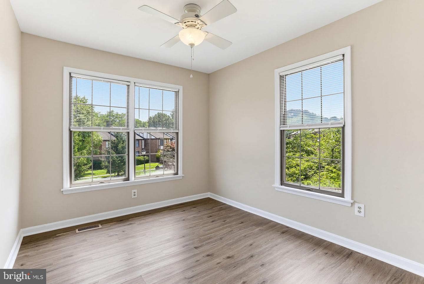 42 Rhodes Pl photo 17