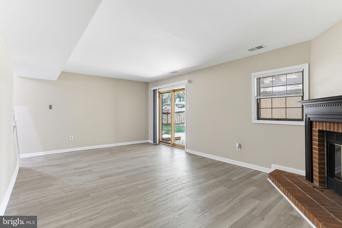 42 Rhodes Pl photo 21