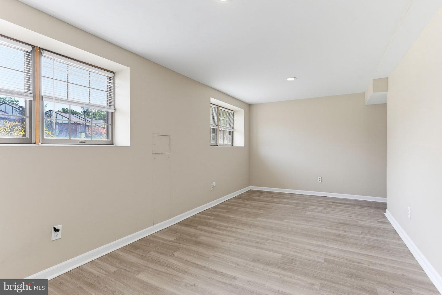 42 Rhodes Pl photo 24