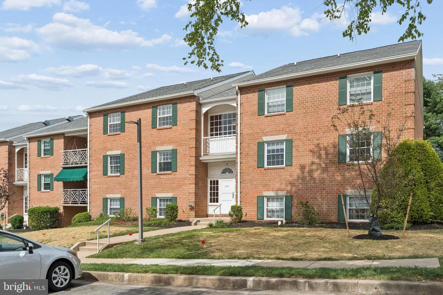 1 Lucan Court #301 photo 2