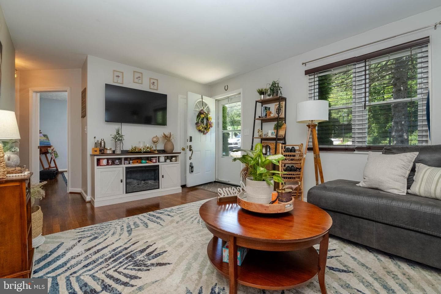 411 Warren Road photo 9