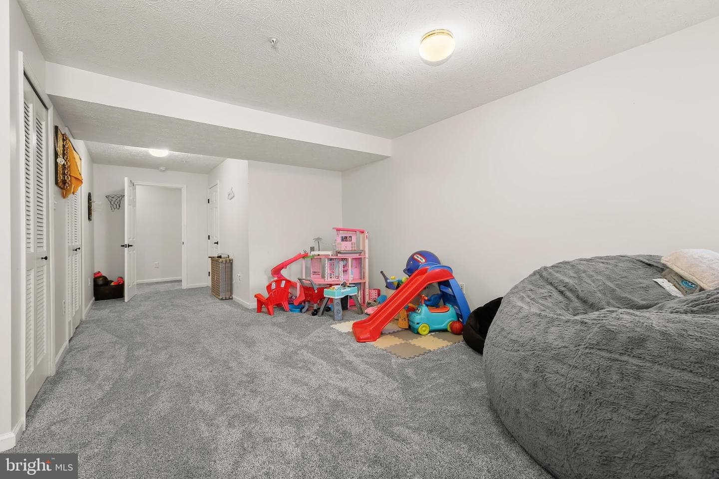 4556 Vermeer Court photo 18