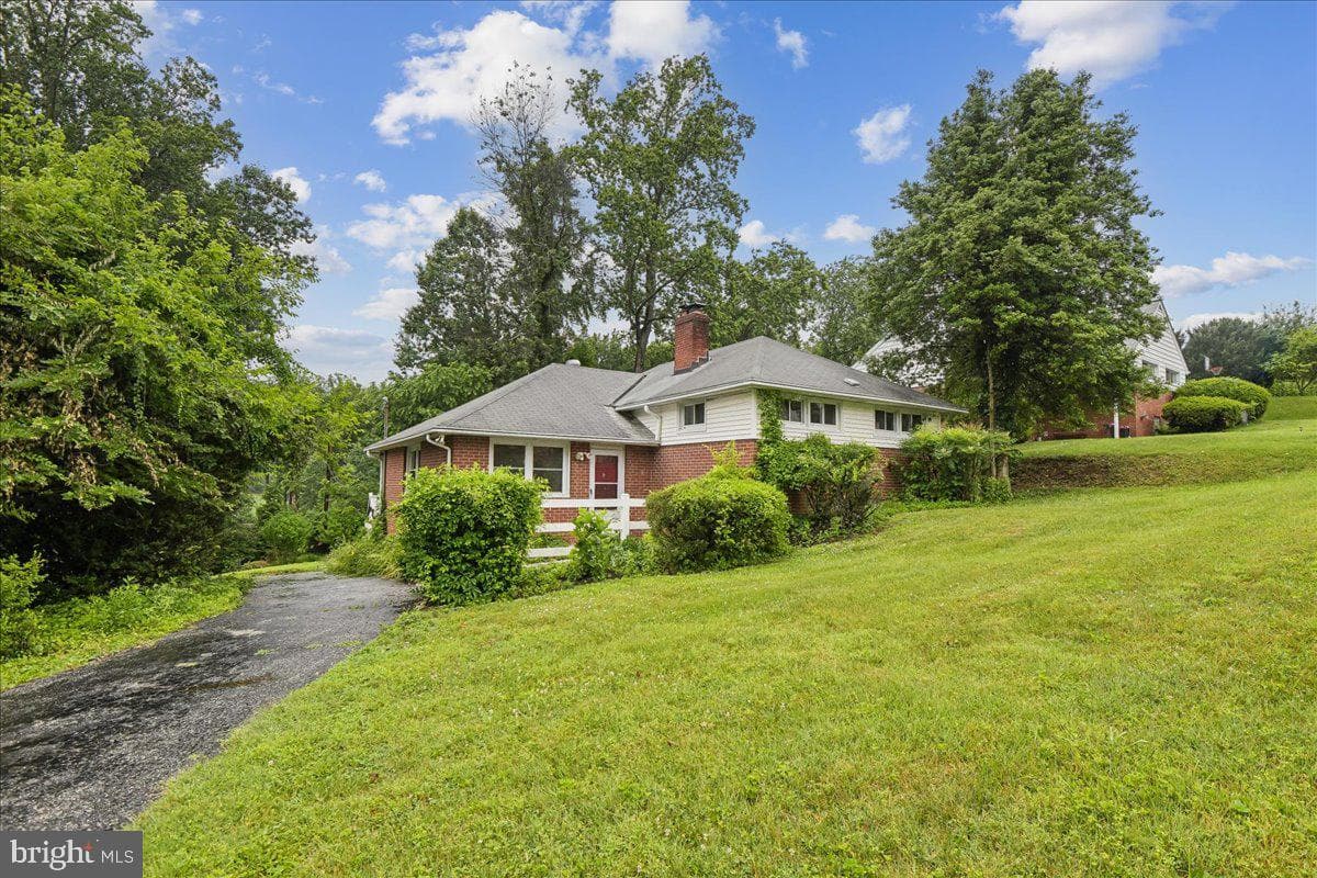 1204 Saint Andrews Way photo 3