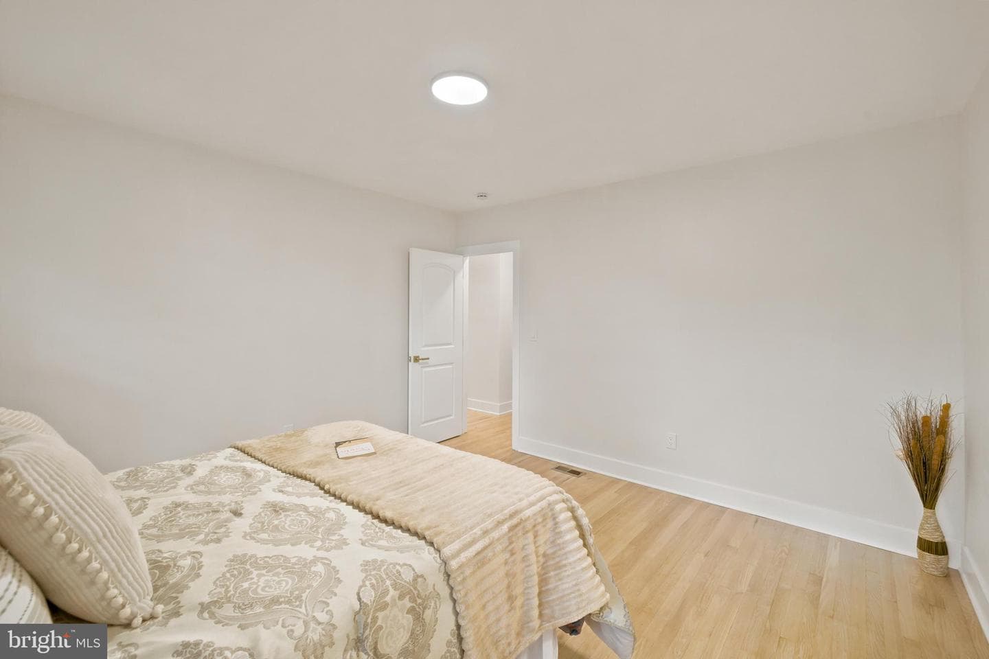 700 Hilton Avenue photo 10