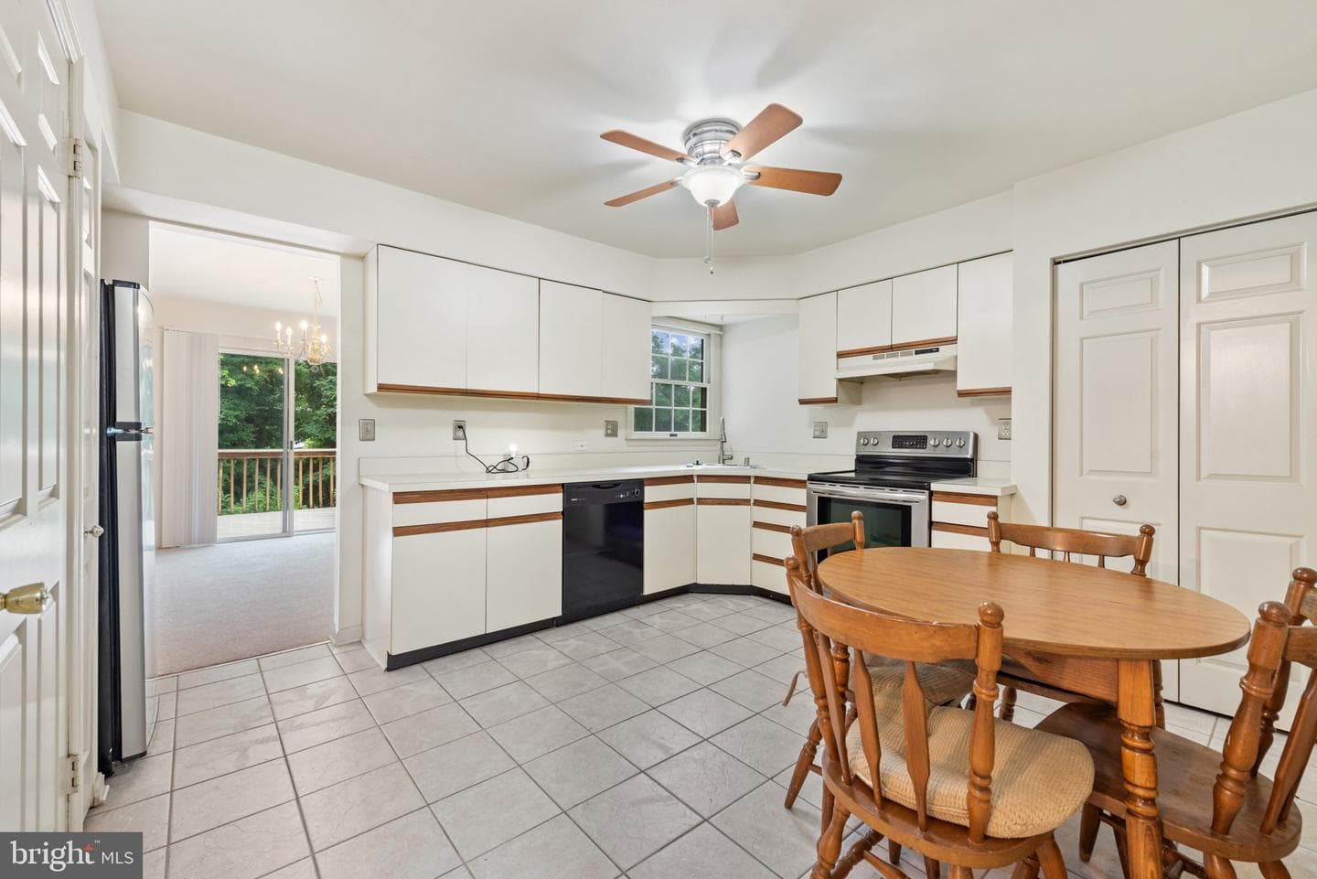 2001 Vista Lane photo 10