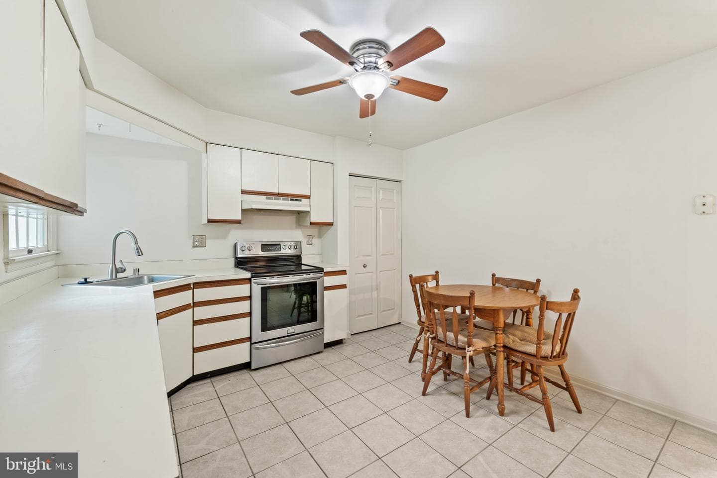 2001 Vista Lane photo 11