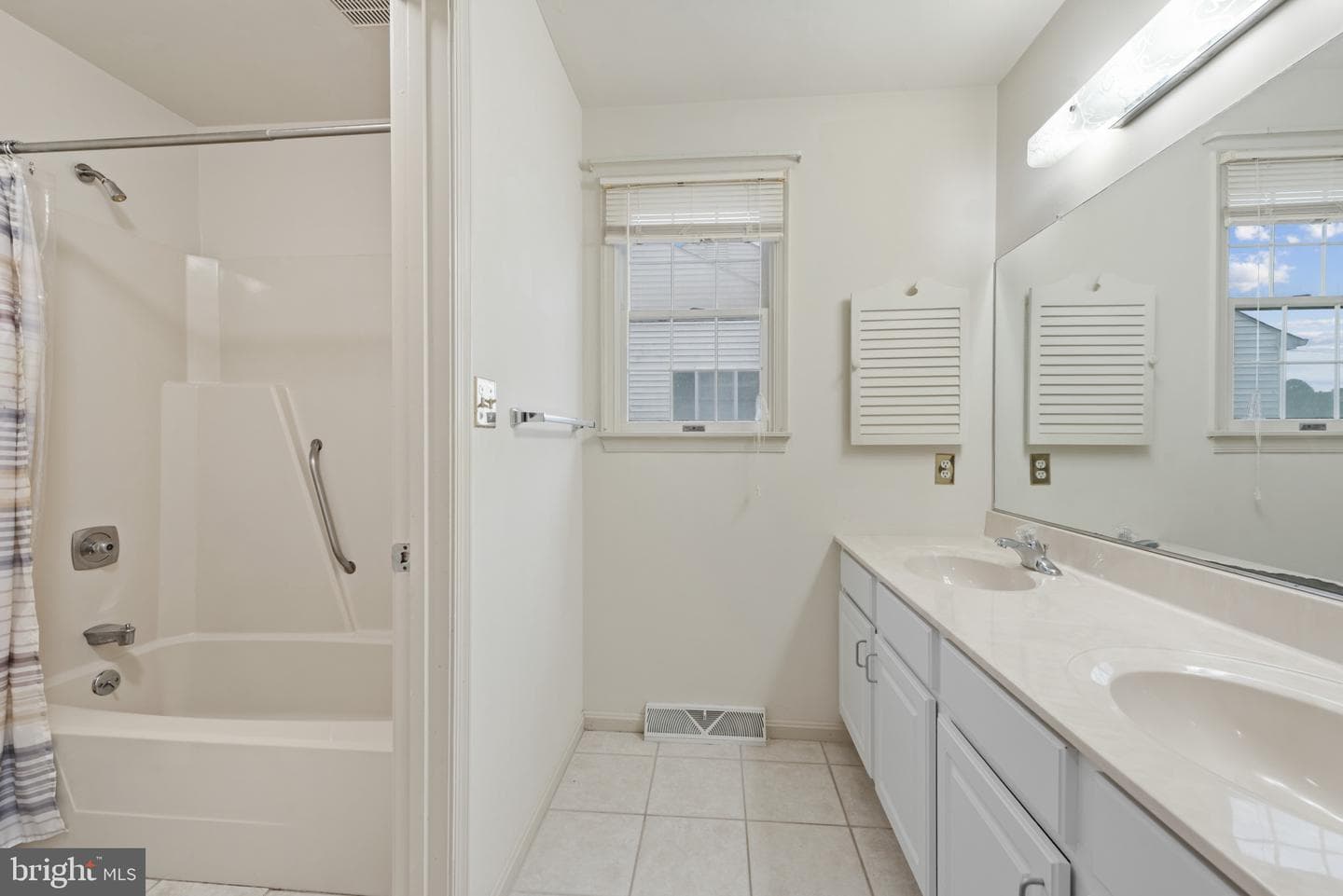 2001 Vista Lane photo 16