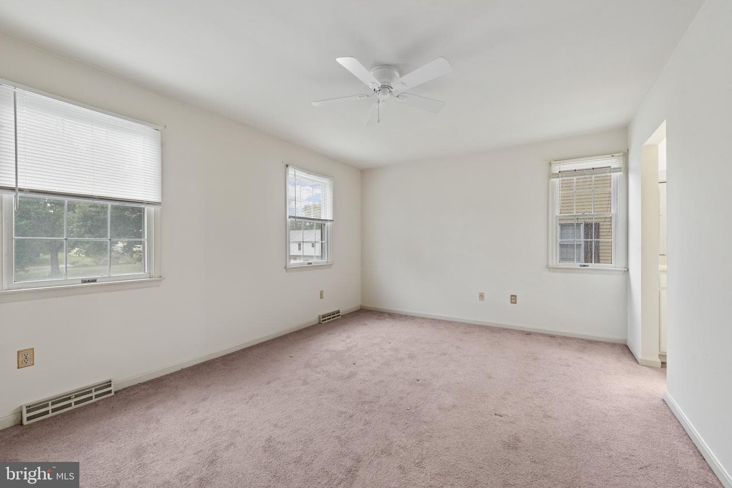2001 Vista Lane photo 18