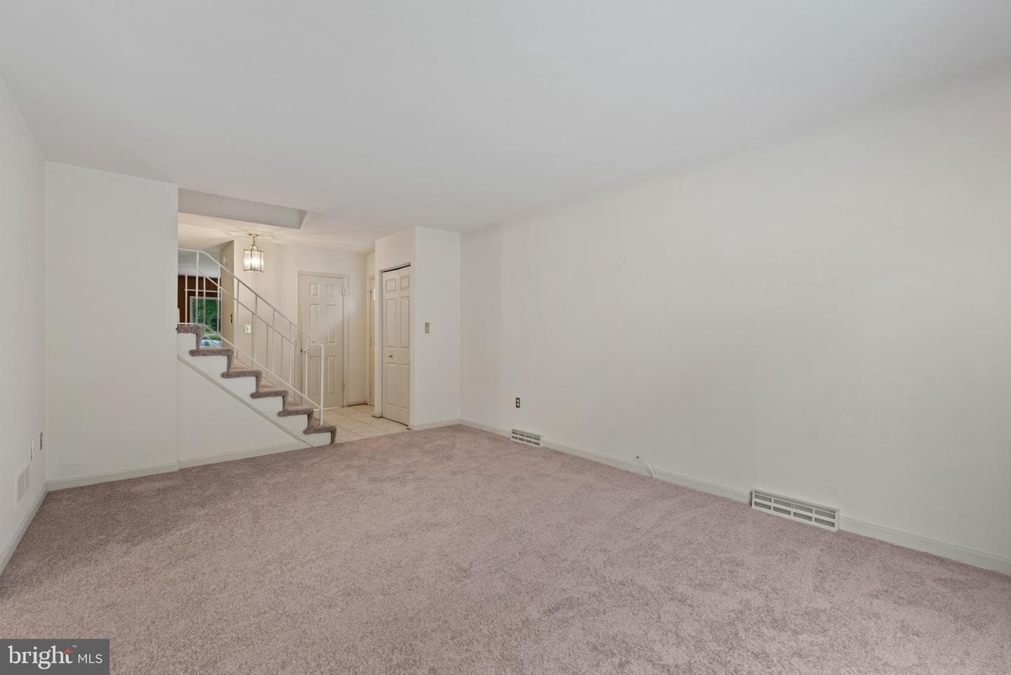 2001 Vista Lane photo 4