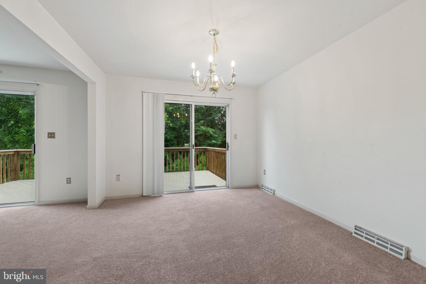 2001 Vista Lane photo 6