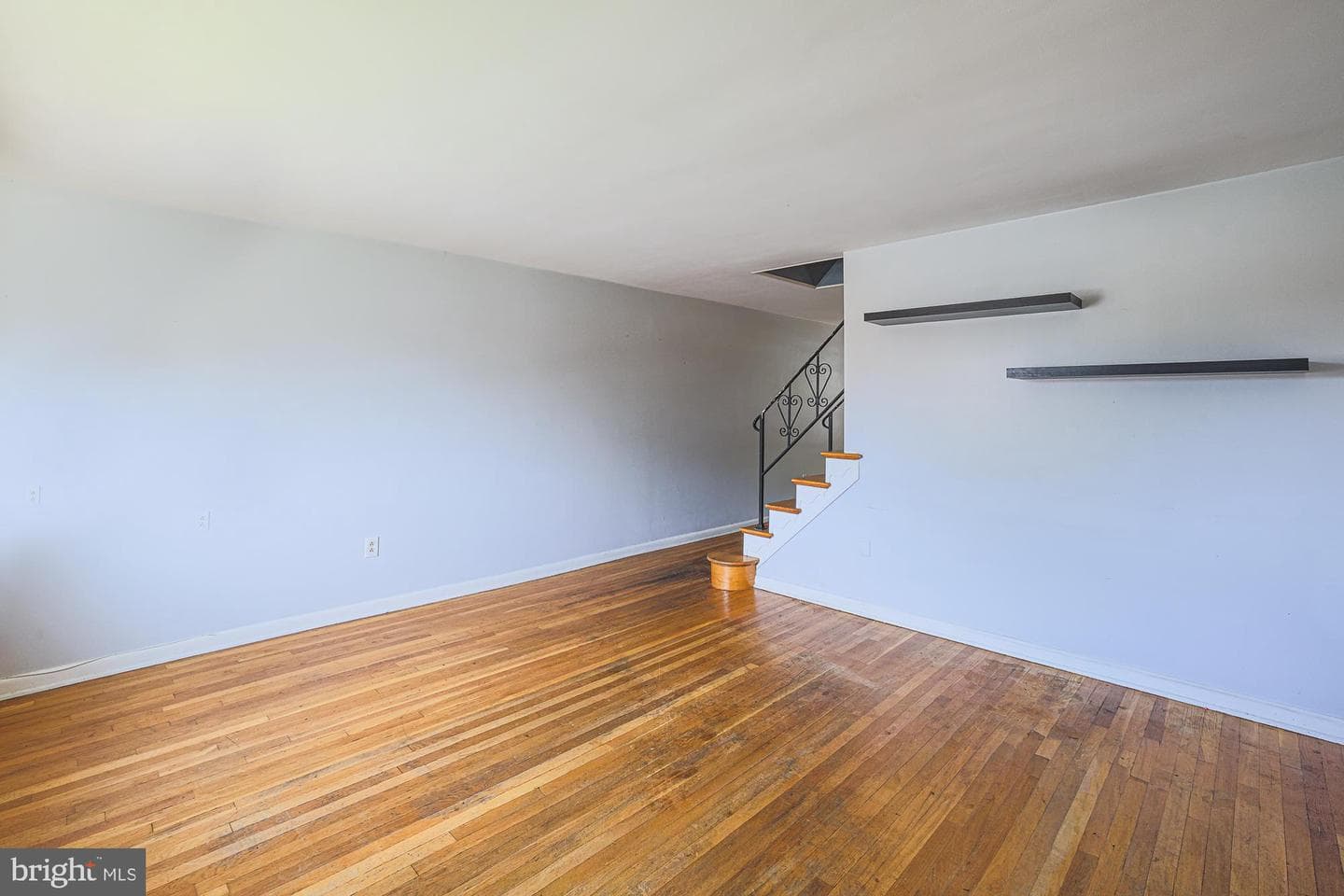 8529 Harris Ave photo 9