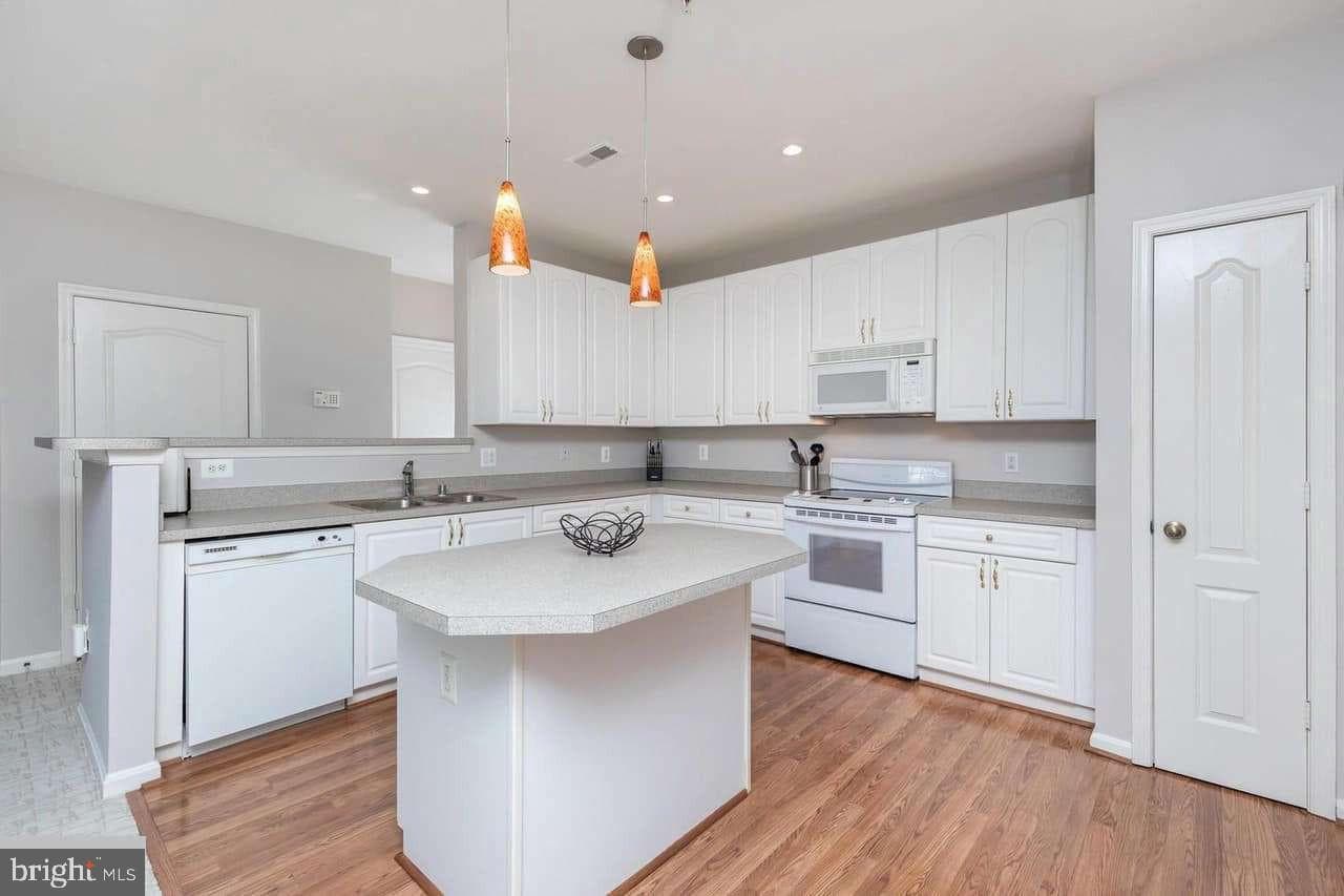 400 Symphony Circle #209i, Cockeysville