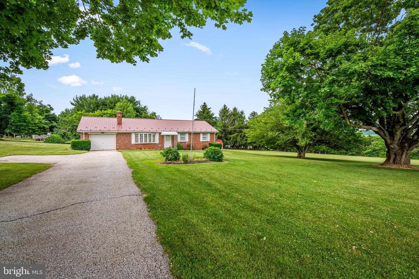 2104 And 2100 Peterman Road photo 4