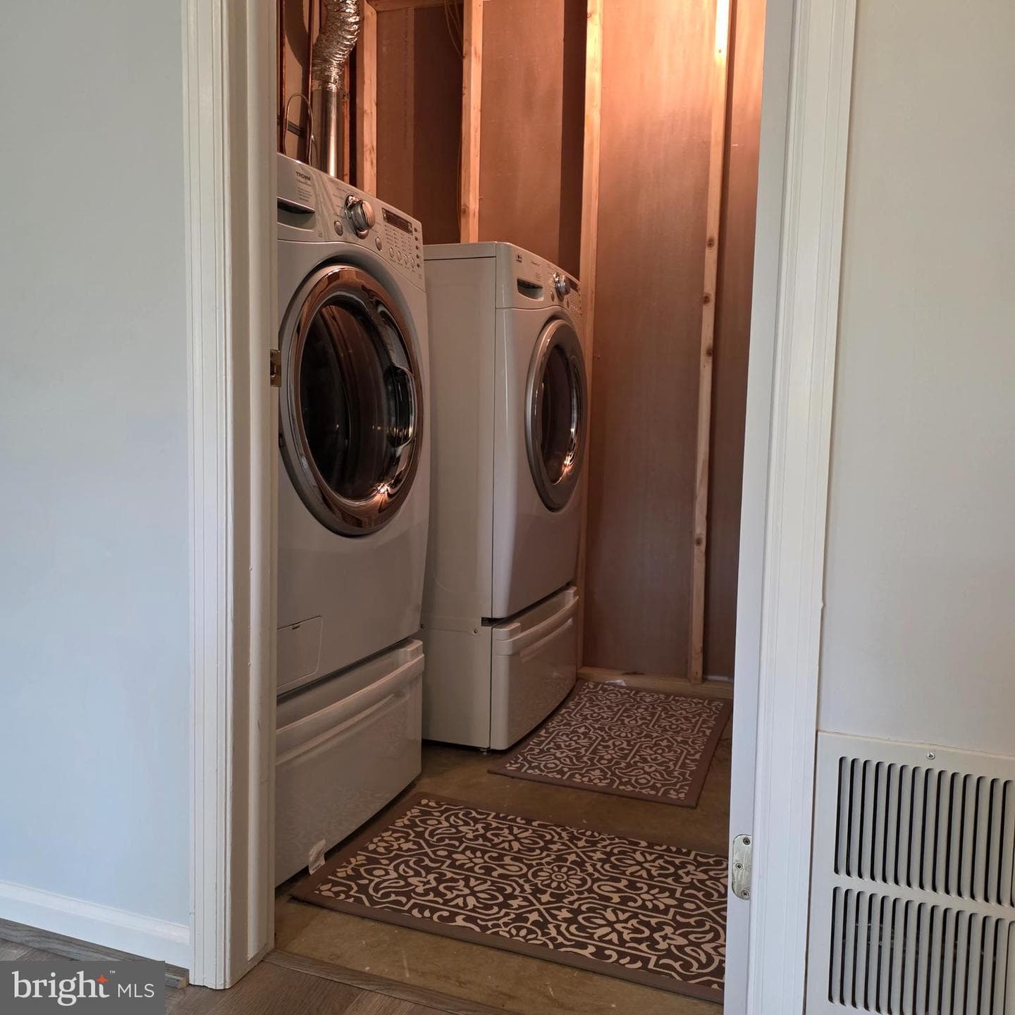 8 Treadway Court photo 44