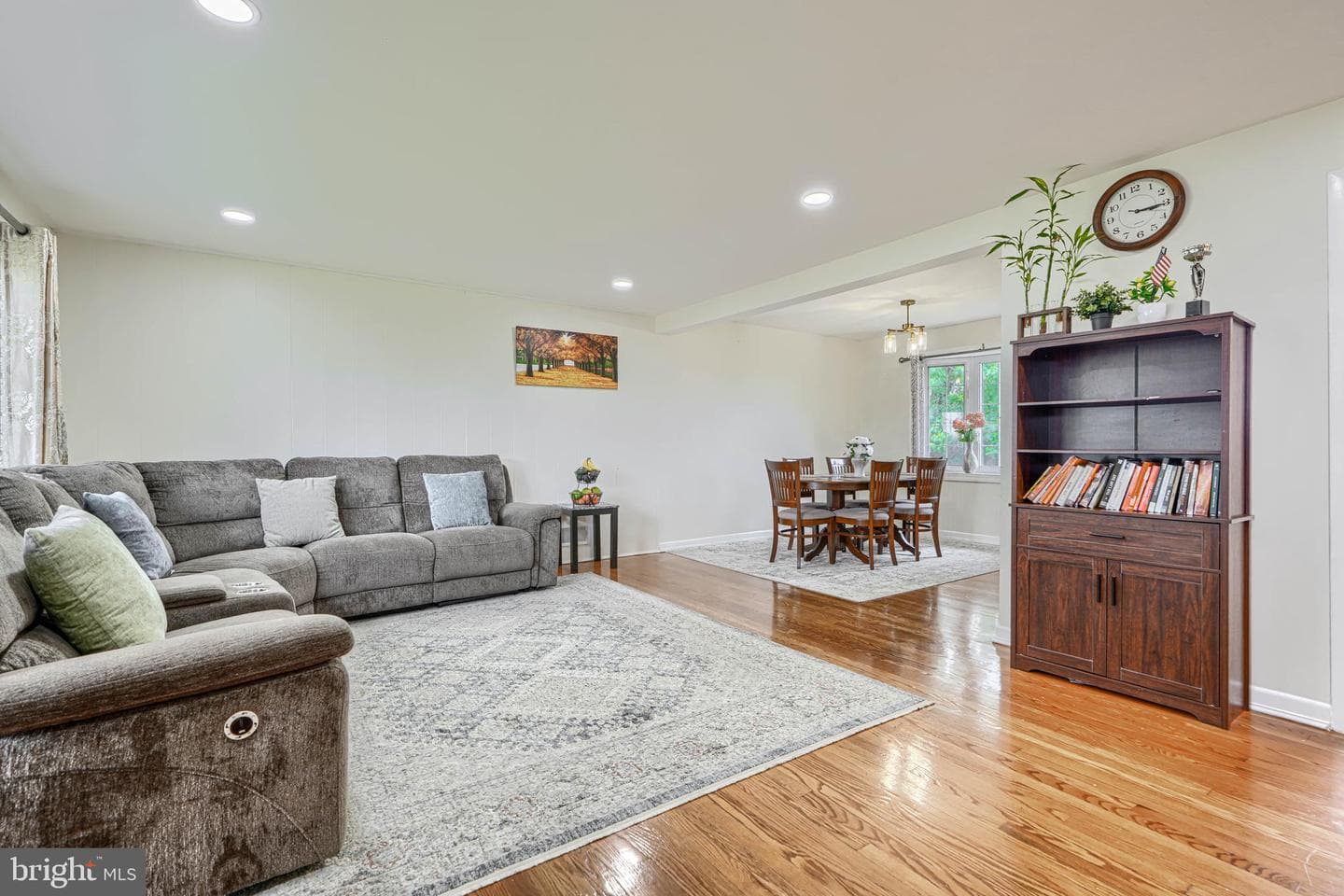 9405 Thornewood Court photo 5