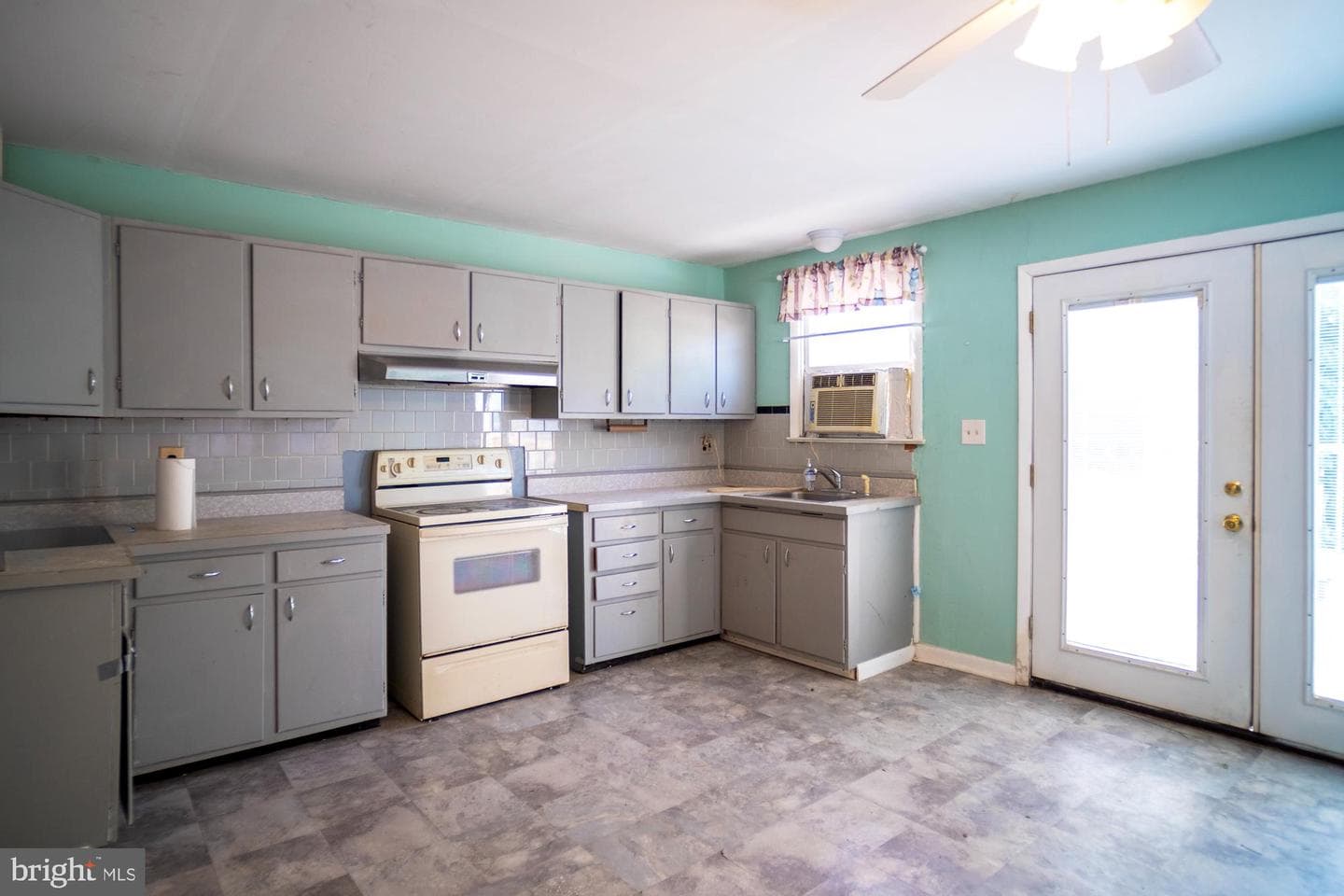2218 Gaylawn Drive photo 8