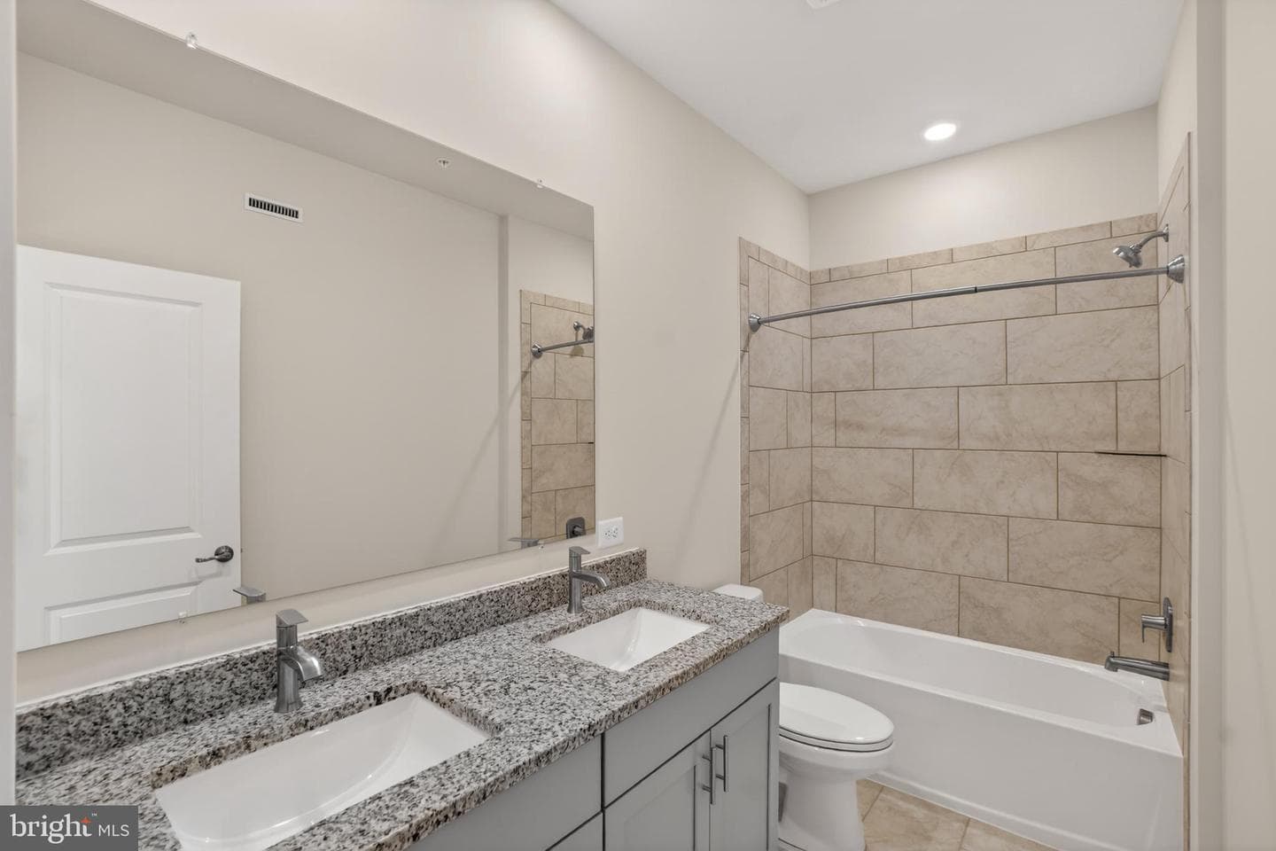 504 Willowshire Street photo 13