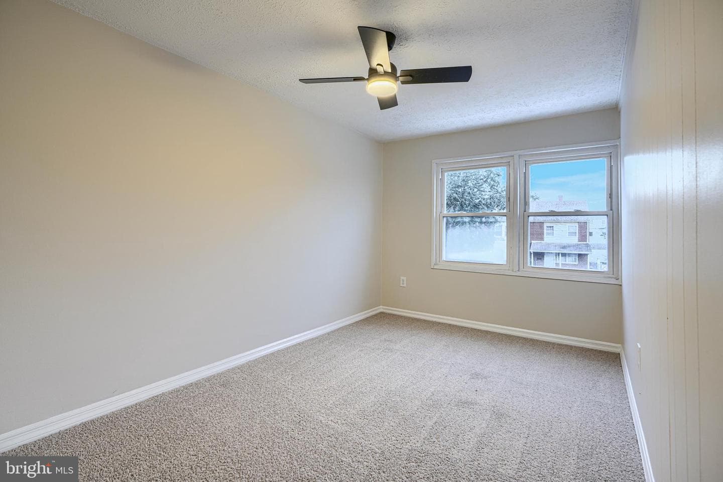 2044 Larkhall photo 25