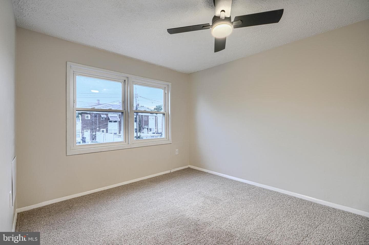 2044 Larkhall photo 29